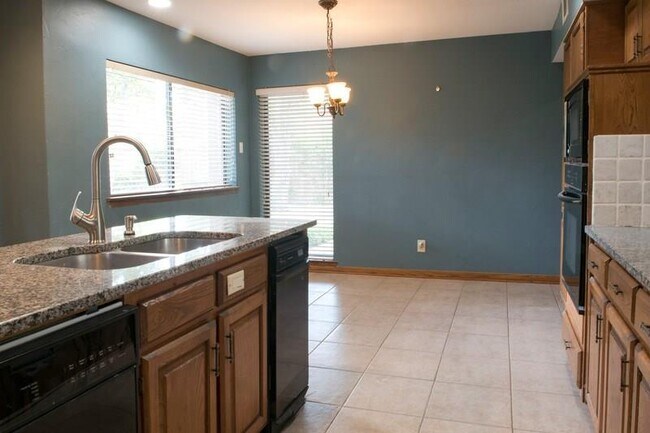 Building Photo - 2700 Sherrill Park Dr