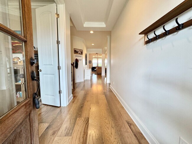 Foto del edificio - 4 Bedroom Home with Office in Walking Distance to Schools