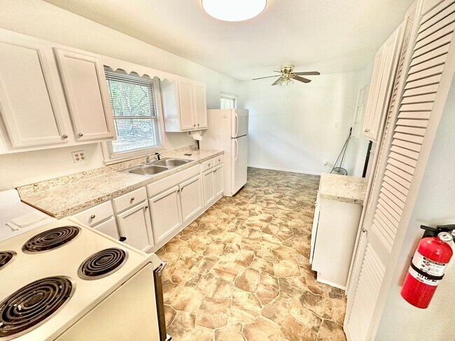 Foto del edificio - 1644 Nicholson Ave