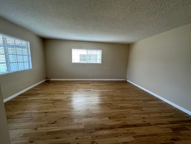 Foto del edificio - 23740 Welby Way