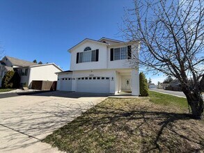 Building Photo - 3303 Meadow Glen Ln
