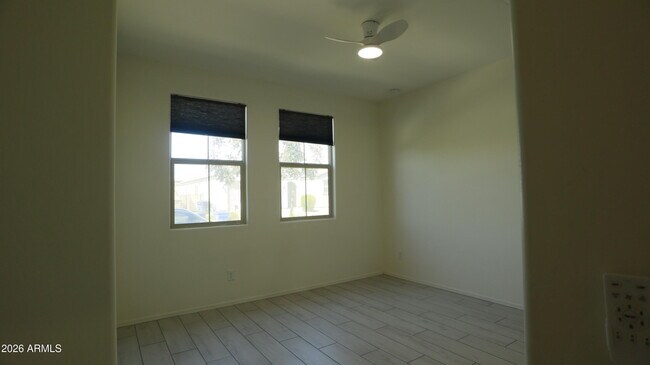 Foto del edificio - 2413 W Sunland Ave
