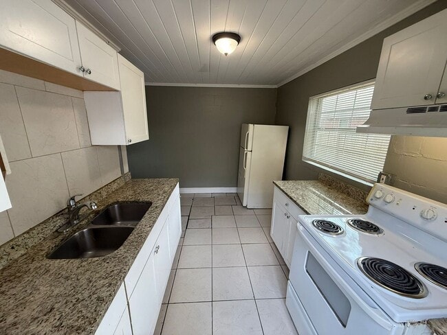 Building Photo - 3618 Machado St