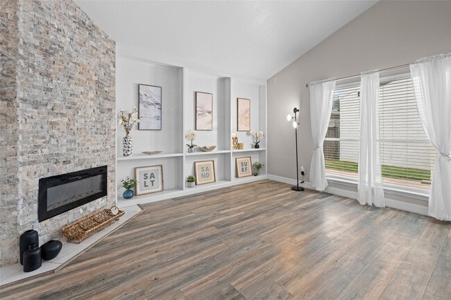 Building Photo - 10327 Gladewood Dr