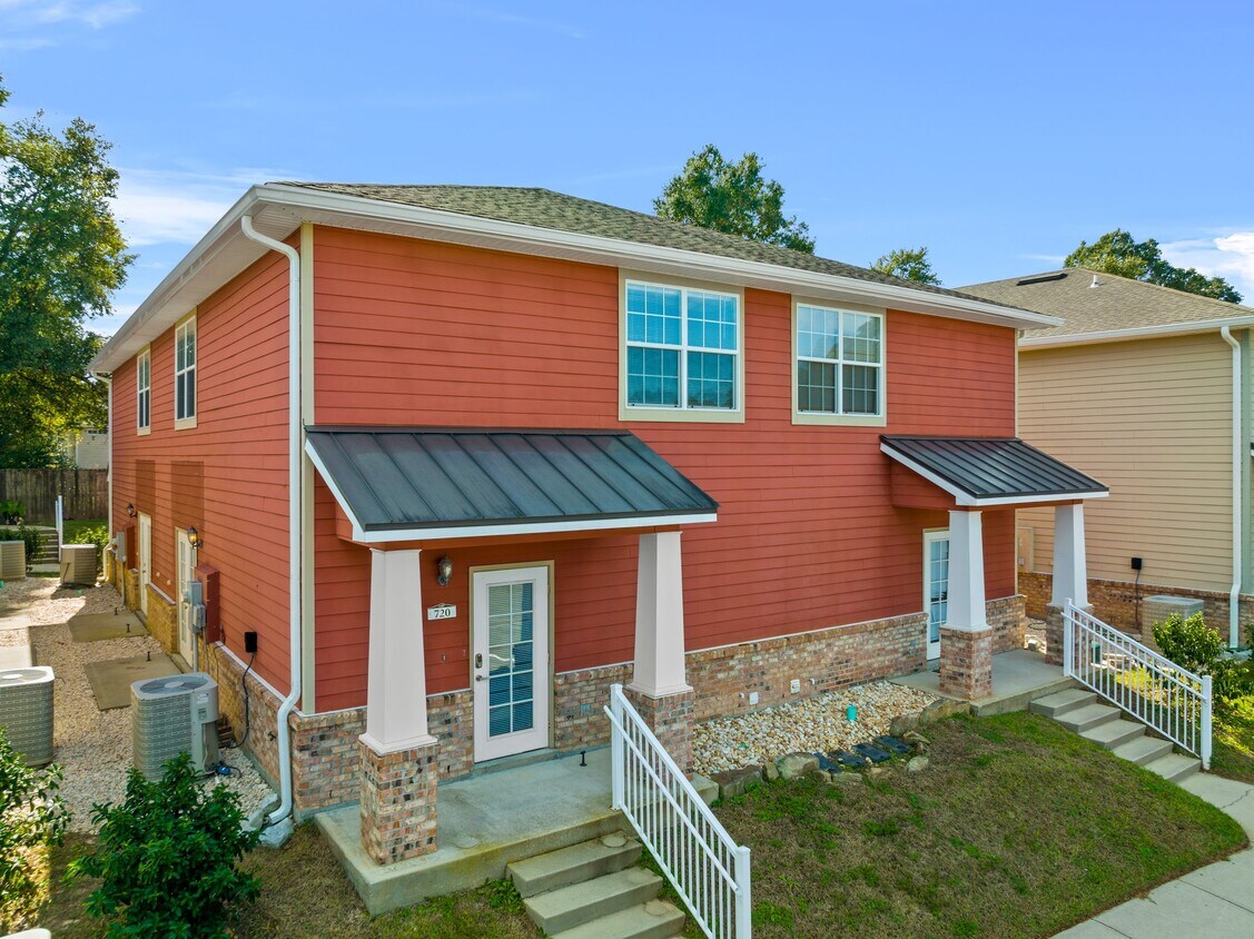 Foto principal - 810 Arbor Lake Dr