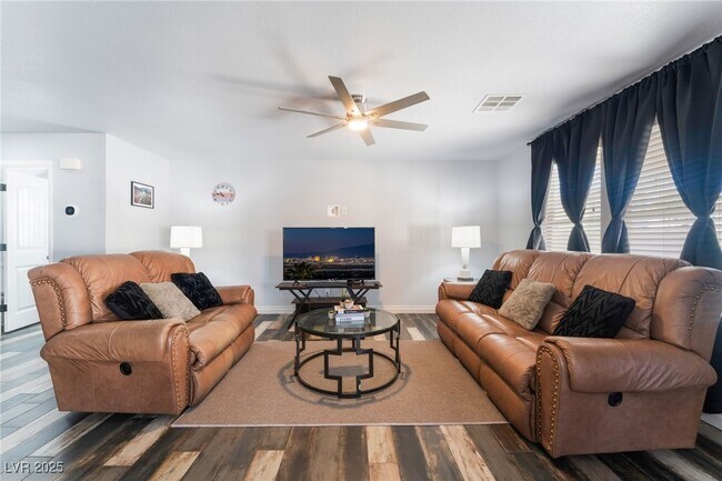 Foto del edificio - 3213 Brautigan Ct