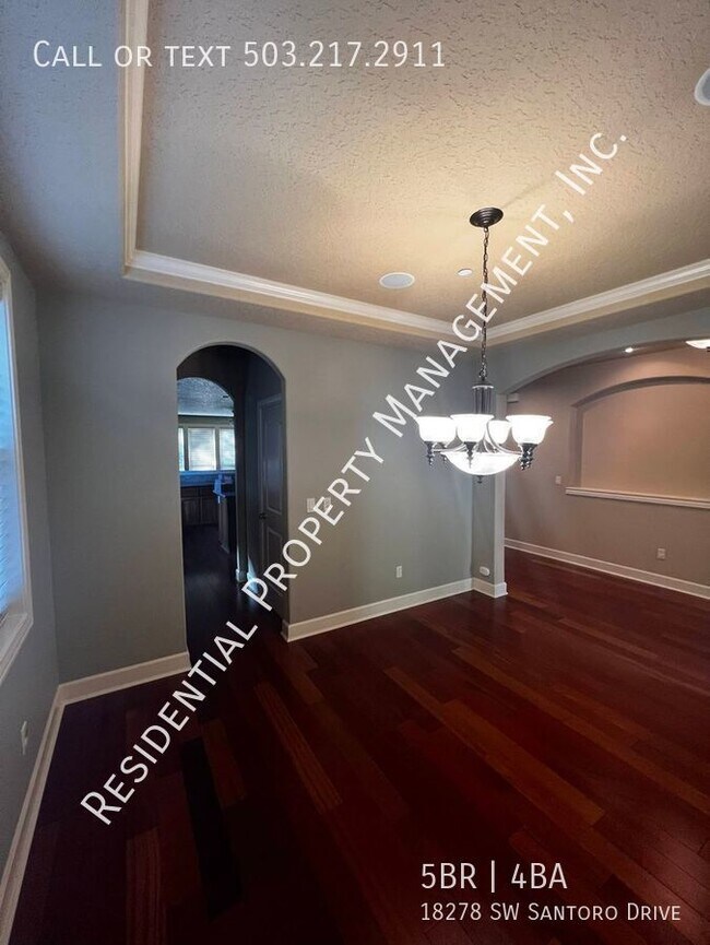 Building Photo - 3-Story home located in the Renaissance Po...