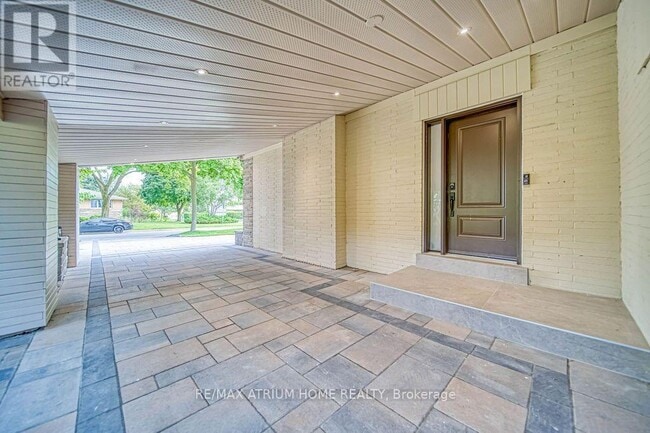 Building Photo - 4 Palomino Crescent
