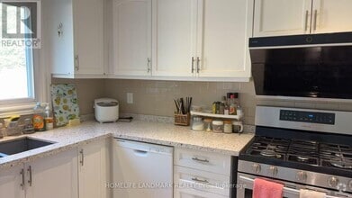 Building Photo - 3153 Colonial Dr