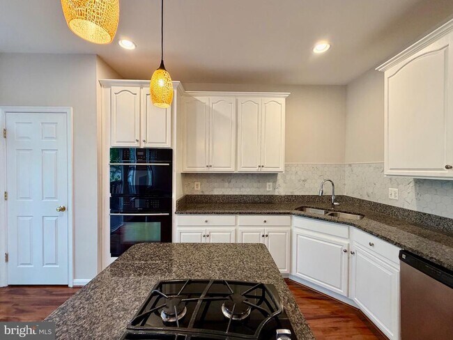 Building Photo - 15519 Exmore Ct