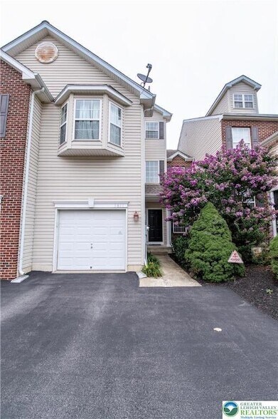 Foto principal - 5811 Fresh Meadow Dr