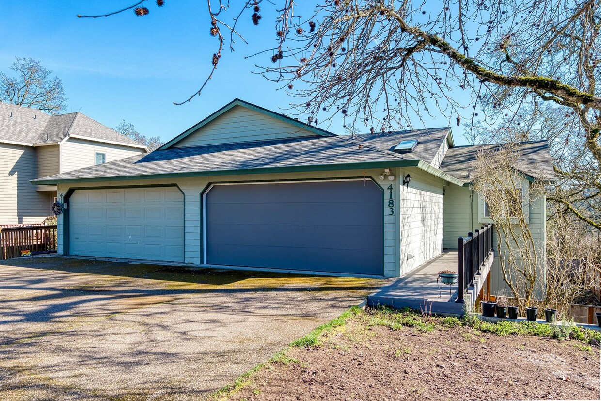 Primary Photo - Stunning West Linn Duplex 4 Bedroom, ,2.5 ...