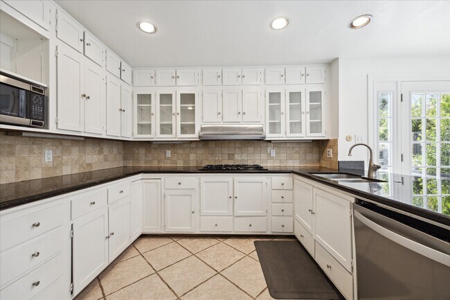 Foto del edificio - 4025 Essex Ln