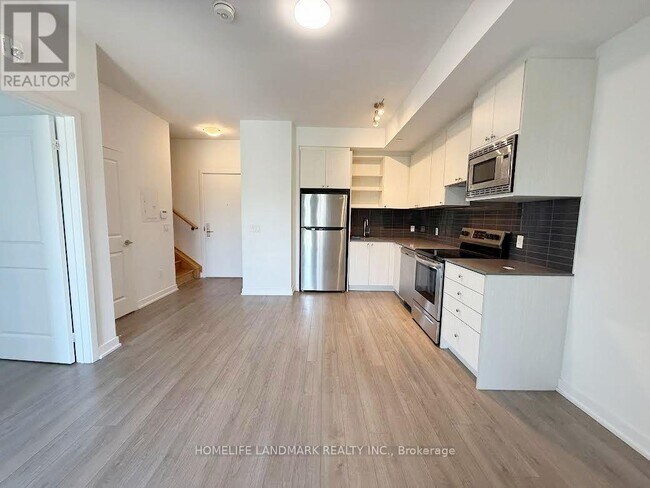 Photo du bâtiment - 155-155 Downsview Park Blvd