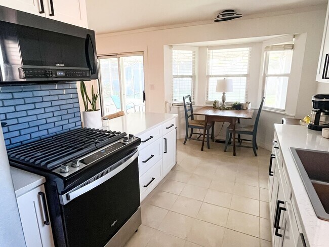 Building Photo - Modern 4bed/2bath Home near Brookside