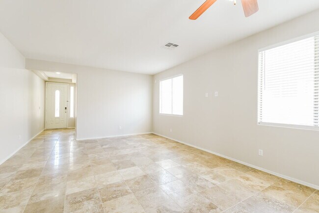 Building Photo - 2226 W Oyer Ln