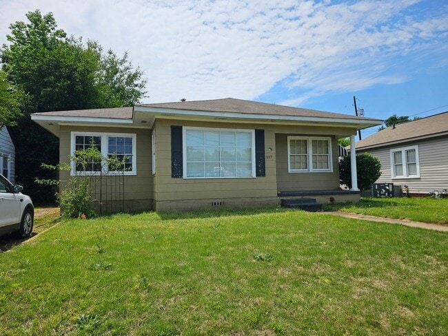 Photo - 327 18th St House