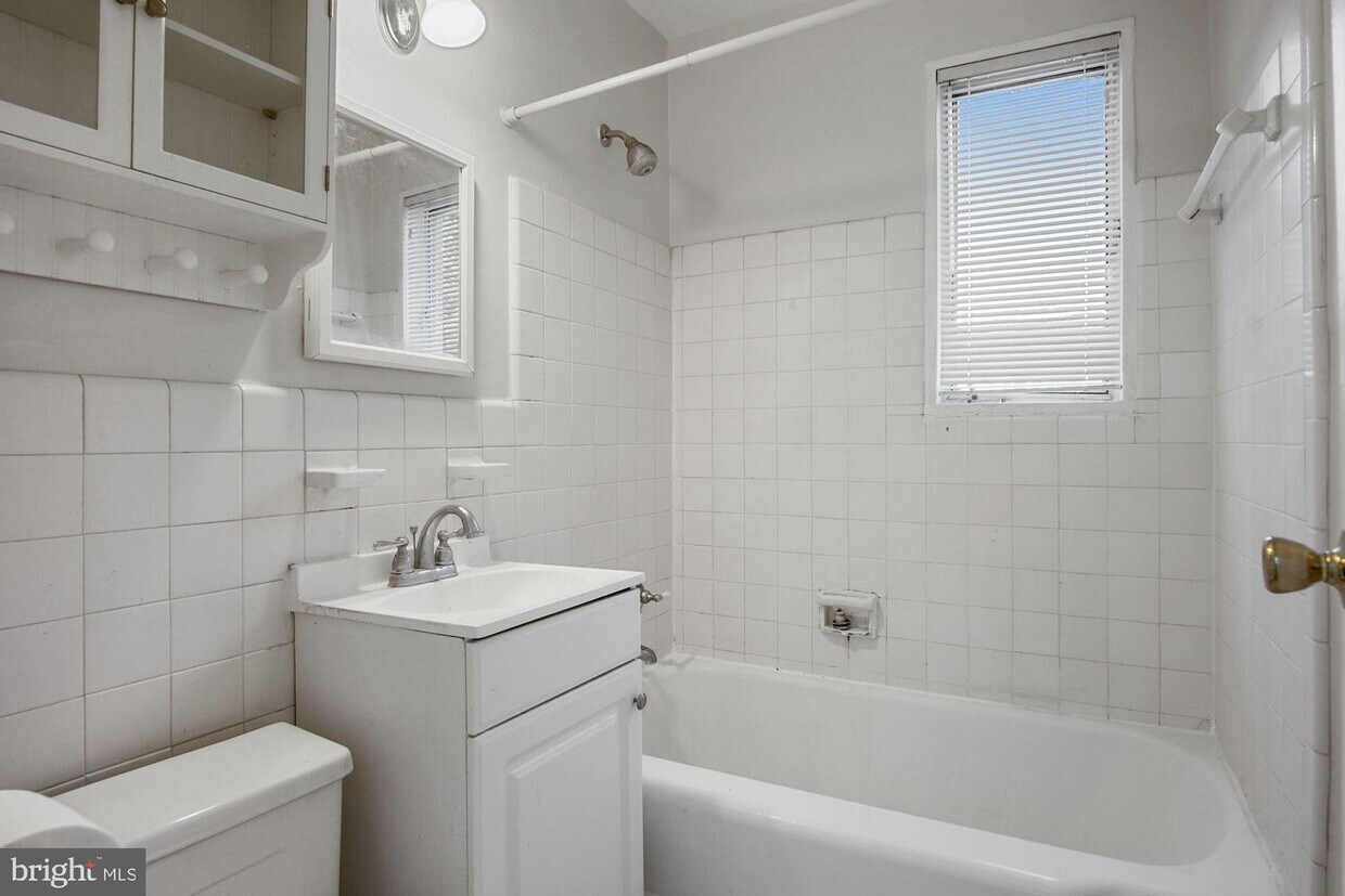 10413 Montrose Ave Unit 2nd floor, Bethesda, MD 20814 Condo for Rent