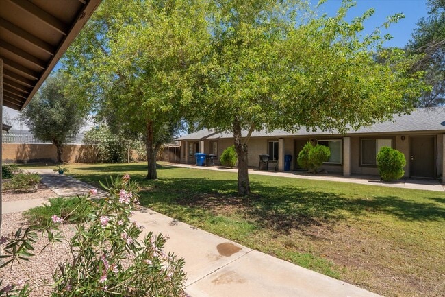 Building Photo - 1314 W 3rd St