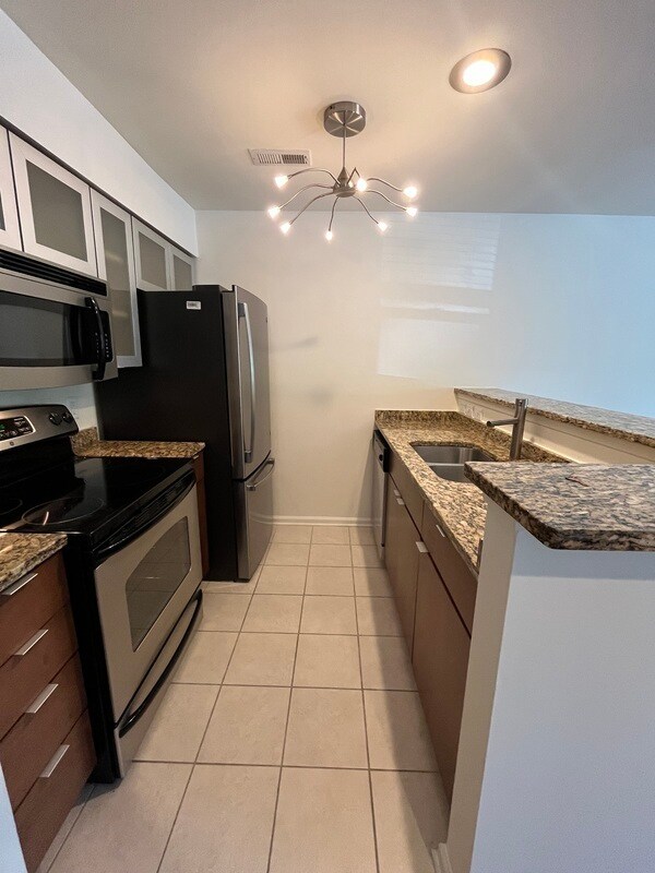 Photo - 529 N Graham St Apartment