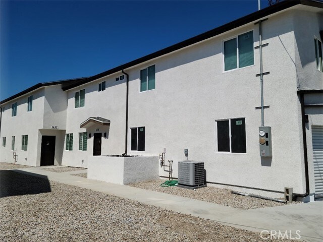 Foto del edificio - 1637 E 33rd St