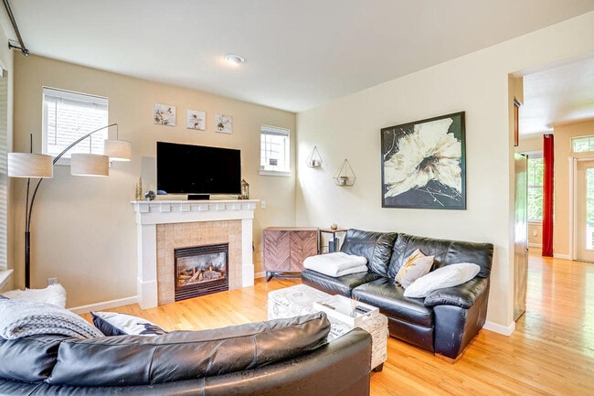 Building Photo - 23914 33rd Dr SE