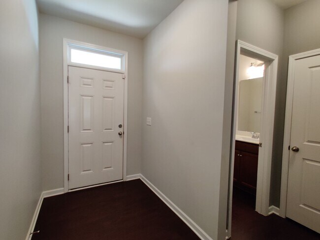 Foto del edificio - 4 Bedroom, 2.5 Bath Townhome in Savannah Townhomes