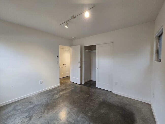 Building Photo - 2180 W Alameda St