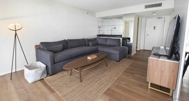 Foto del edificio - 1820 Avenida Del Mundo