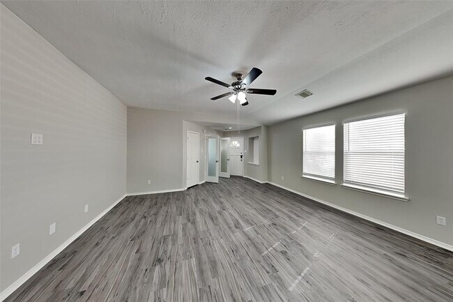 Foto del edificio - 5614 Gibralter Pl