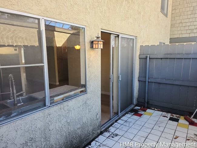 Building Photo - 2 Bed / 2 Bath Condo Near Claremont Village