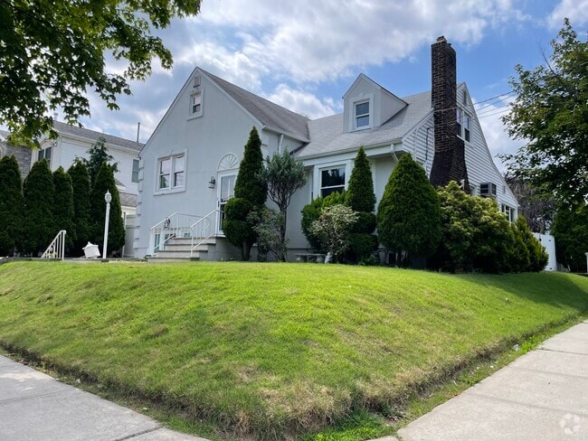 Building Photo - 132 Morristown Rd