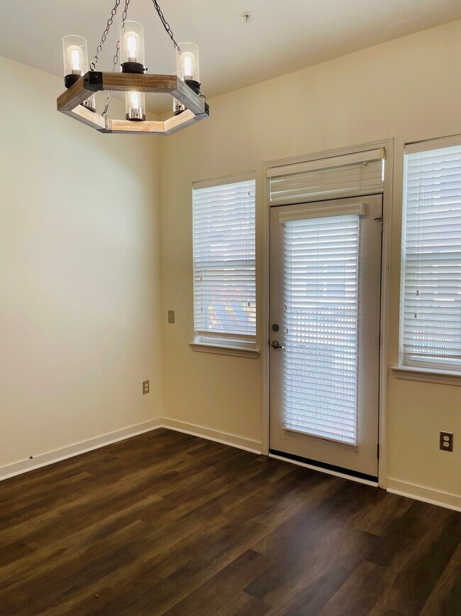 Building Photo - 3000 Vanderbilt Pl