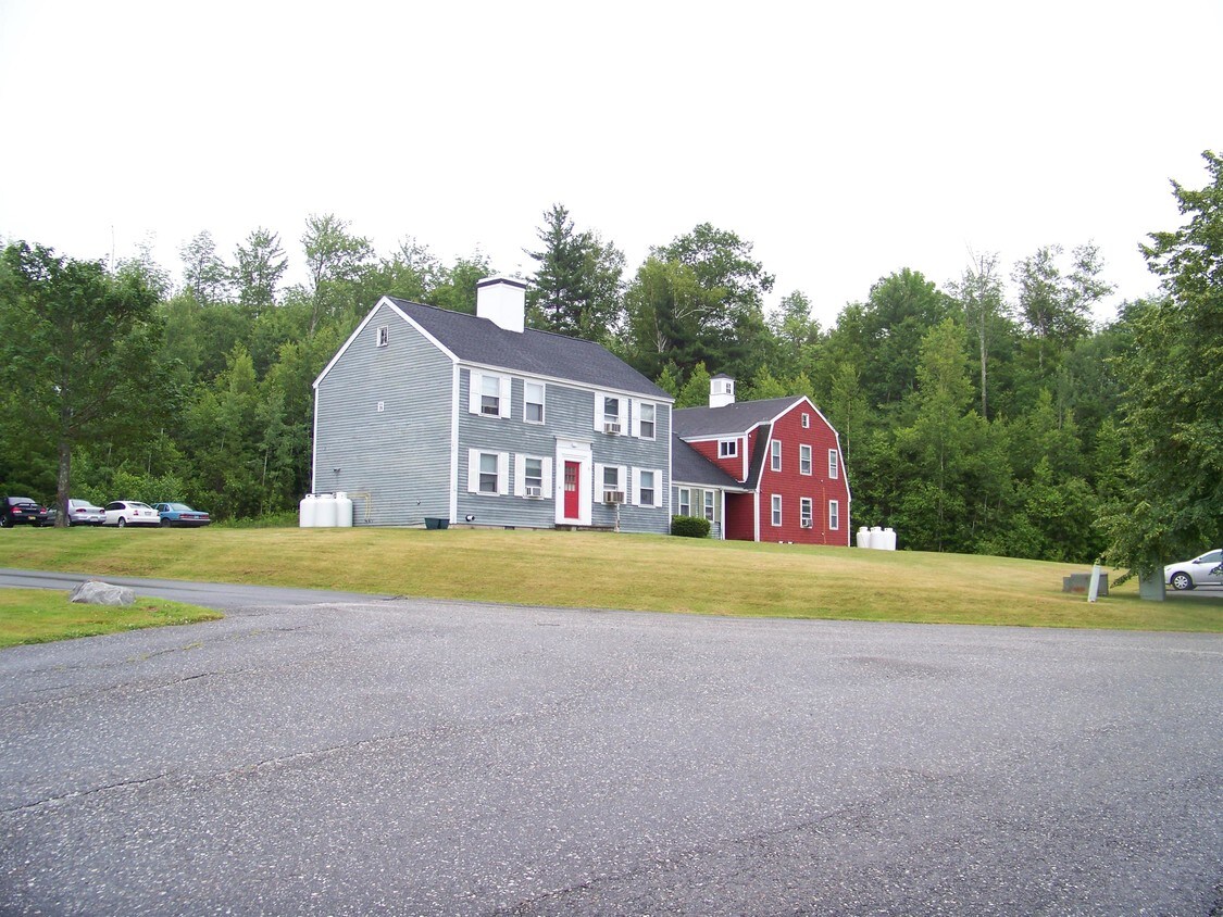 29 Village Dr Unit 293, Manchester, ME 04351 Room for Rent in