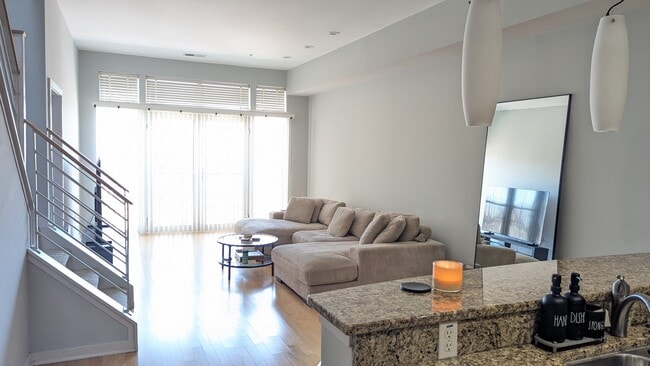 Building Photo - 1209 N Charles St