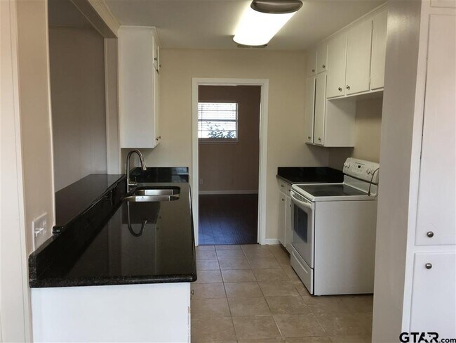 Foto del edificio - 1101 Balmoral Dr