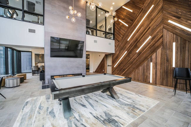 Building Photo - The Constitution