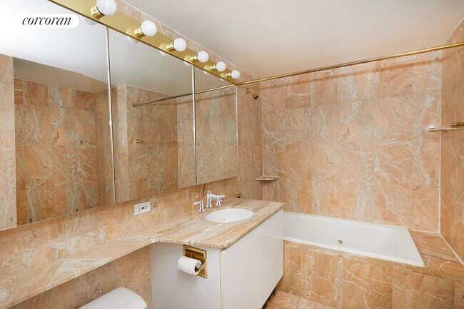 Foto del edificio - 422 E 72nd St