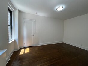 Building Photo - 140 E 46th St