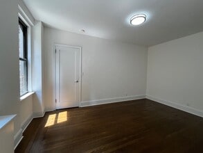 Building Photo - 140 E 46th St