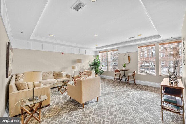 Foto del edificio - 4951 Brenman Park Dr