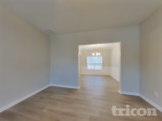 Building Photo - 427 Sapphire Bend