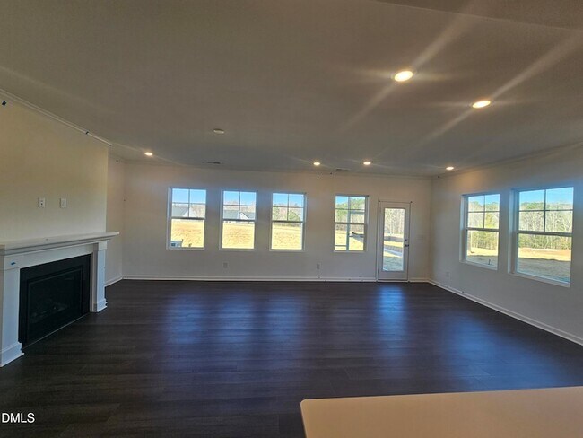 Building Photo - 945 Glowing Star Ln