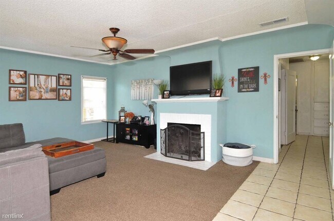 Building Photo - 2 br, 1 bath House - 125 E Shields Ave