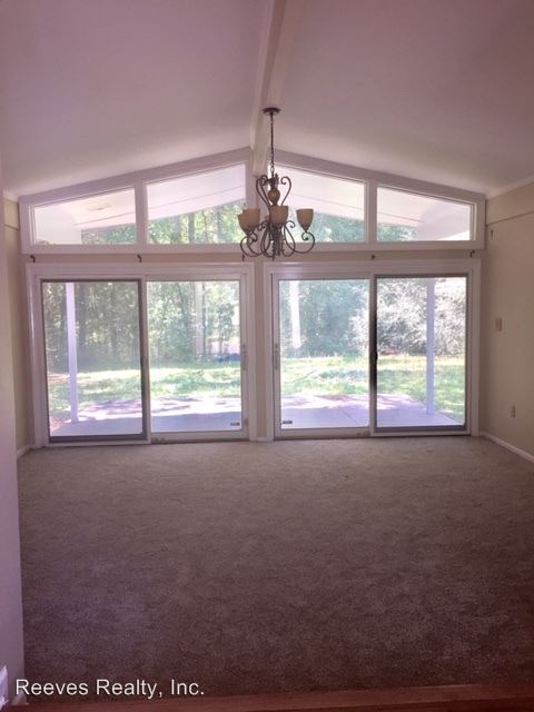 Building Photo - 966 Highpoint Dr E