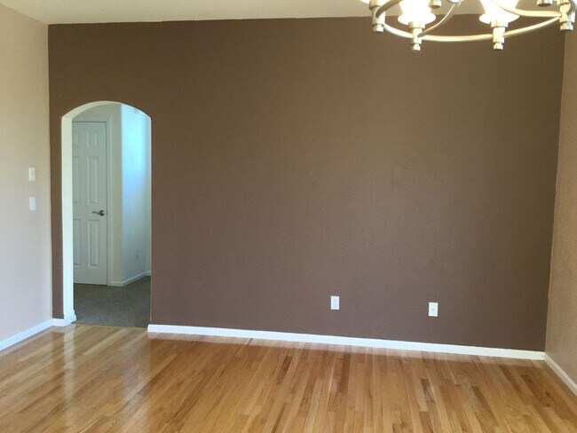 Building Photo - Sophisticated Style Port Orchard Home 3Bed...