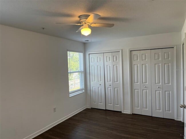 Foto del edificio - 295 Flower Ln