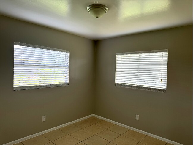 Foto del edificio - 8253 Beacon Blvd