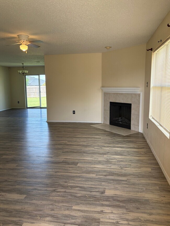 Building Photo - 8103 Zephyr Ct