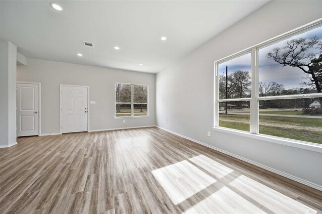 Building Photo - 22074 Heatherwood Dr
